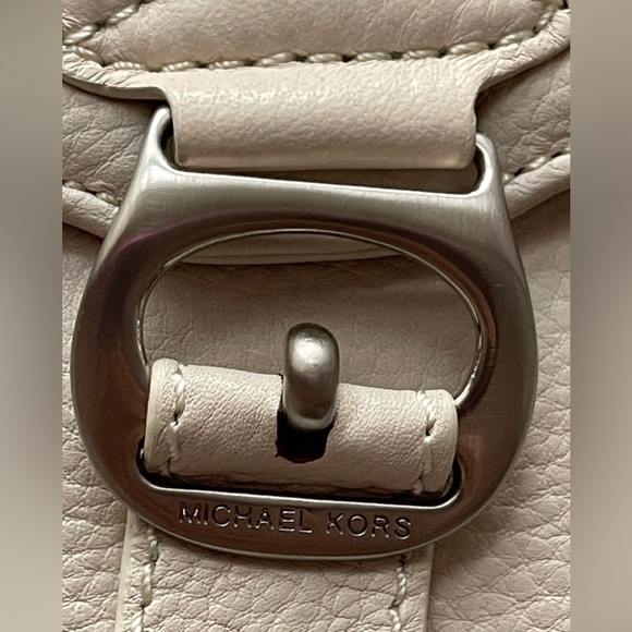 Michael Kors Wallet - Picture 3 of 7
